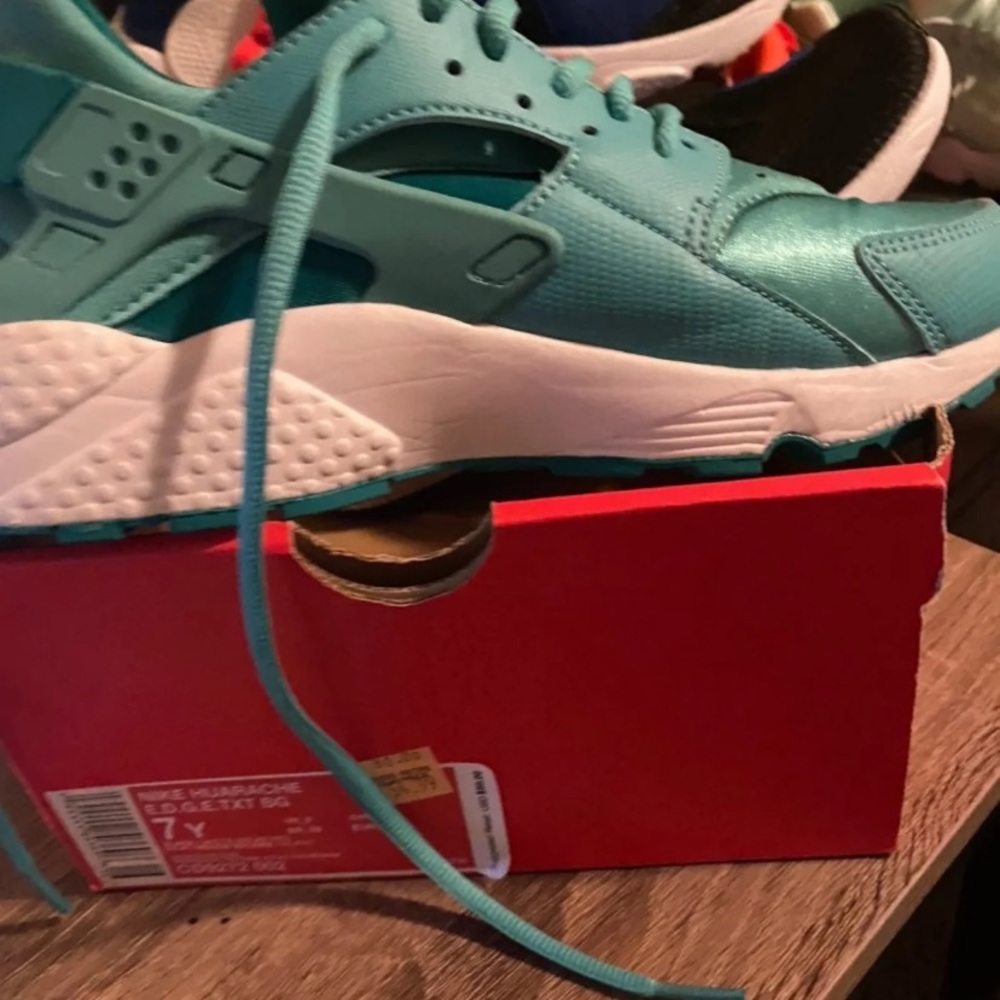 Women teal huarache
